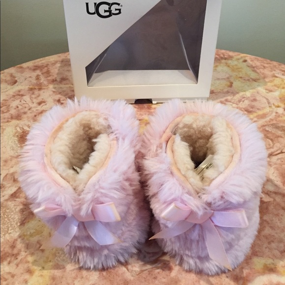 UGG Jesse Bow II Fluff Bootie Size 2 / 3 - Picture 2 of 5